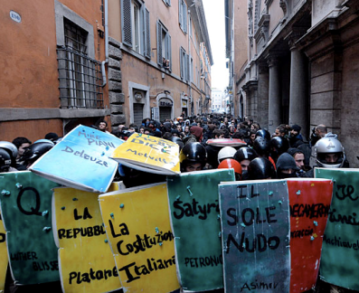 Q_scontri_roma_24112010_2_web-f32a8b43894c1023b941122ce95a3869-