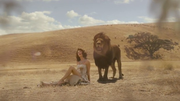 Music-taylor-swift-wildest-dreams-02-927320126f88b8eef3c5e6bbb9762620-