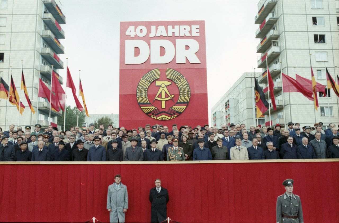 Berlin-40-jahrestag-ddr-parade_foto_lemo-f-6-178_barch-63c2cfec58f5d636e01c3bdac96d5b61-