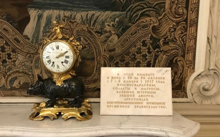 Russia-tr-pig-clock_1-large-70ebe66ba1c2575401a3b518576fecac-